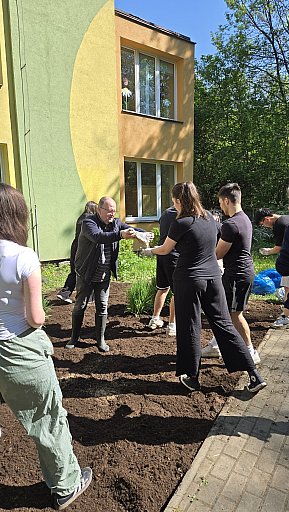 student_v_lese_2025